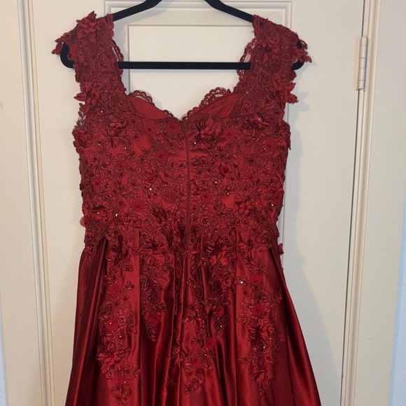 Chic Maroon cranberry red Floral Embellished Dress 12 - Picture 15 of 16